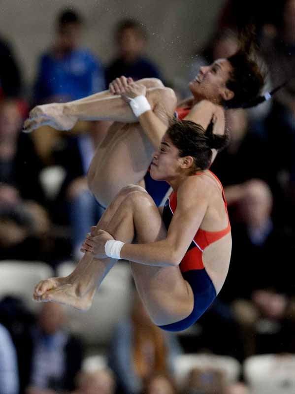 Alejandra Orozco agradeció a Paola Espinosa el apoyo. FOTO: MEXSPORT