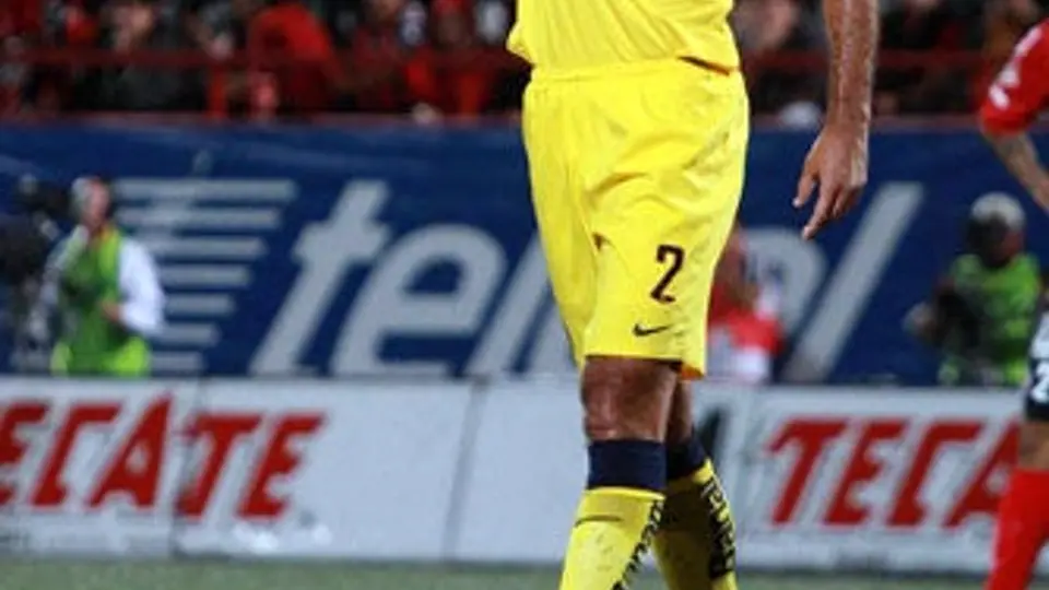 América no acierta en refuerzos extranjeros