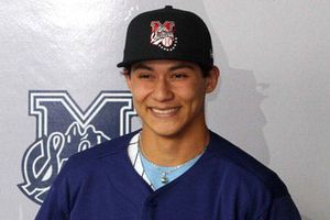 Regresa Cardona a Monterrey en lo que espera su futuro