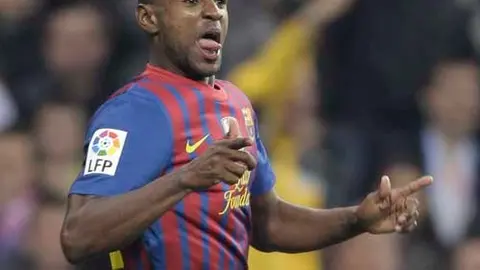 Abidal renueva con el Barcelona hasta 2015
