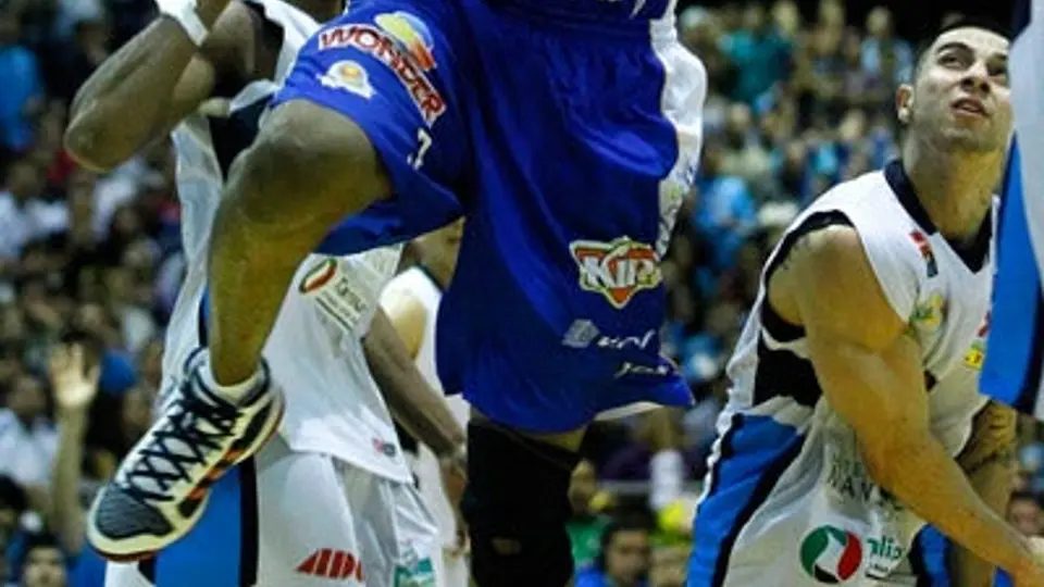 Agónico triunfo de Fuerza Regia ante Huracanes