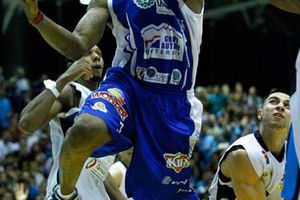 Agónico triunfo de Fuerza Regia ante Huracanes