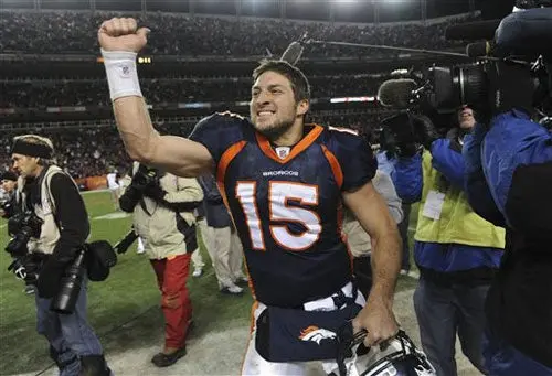 Patriotas elogian a Tim Tebow