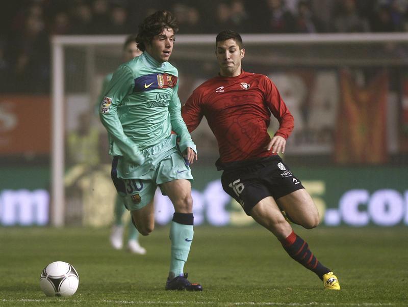 Sergi Roberto pelea el esférico con Álvaro Cejudo. FOTO: EFE