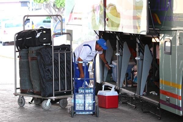 El personal de Cruz Azul chacó cada detalle. FOTO: SAÚL MOLINA