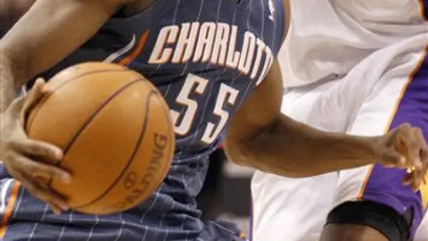 Bobcats caen 95-89 ante Suns sin Nájera