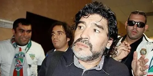 Maradona defiende a Messi y critica a Pelé