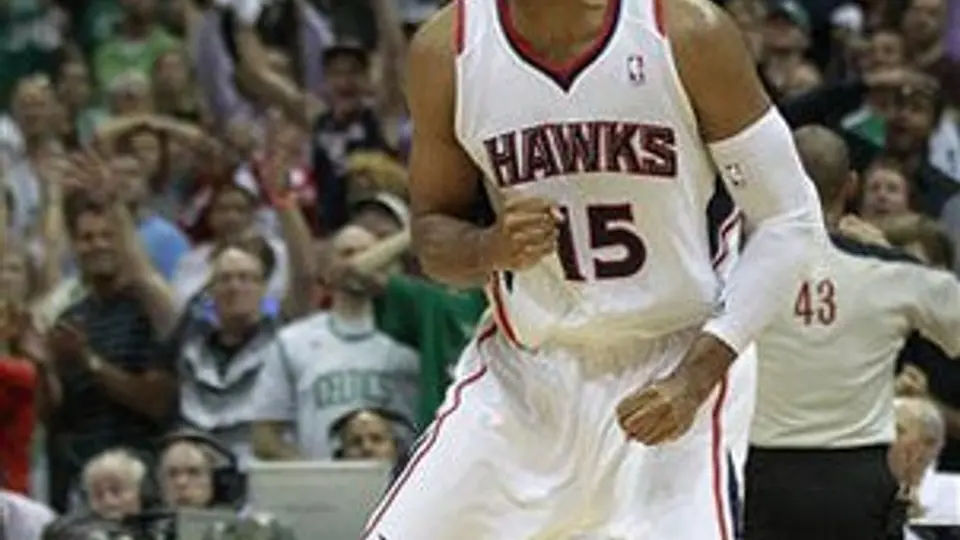 Hawks se imponen a Celtics y siguen con vida