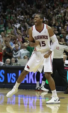 Hawks se imponen a Celtics y siguen con vida