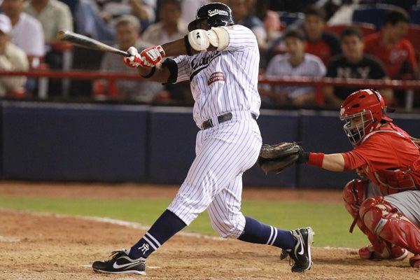 Cañonazo de Michel Abreu que le dio la victoria a Sultanes. FOTO: JOEL BRAVO