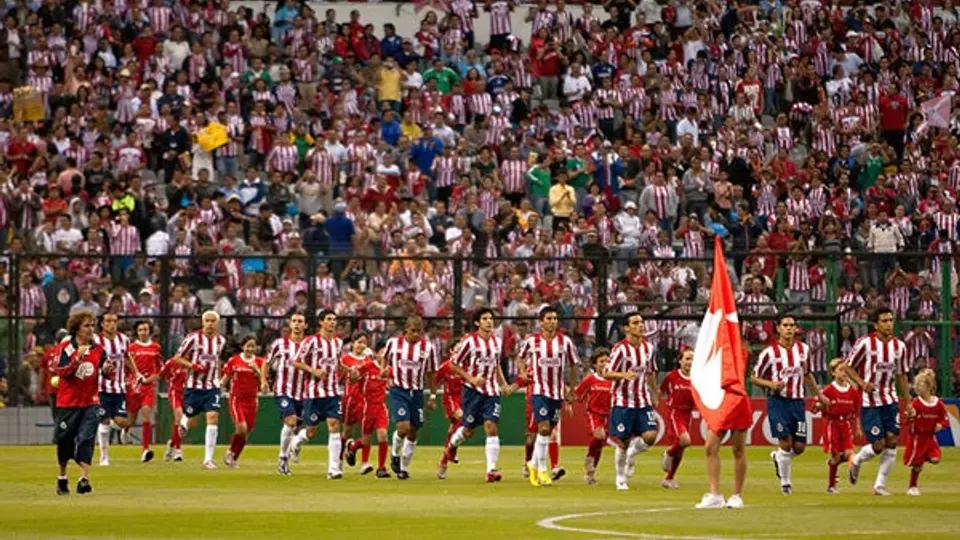 Chivas podría regresar al Estadio Azteca en la Libertadores