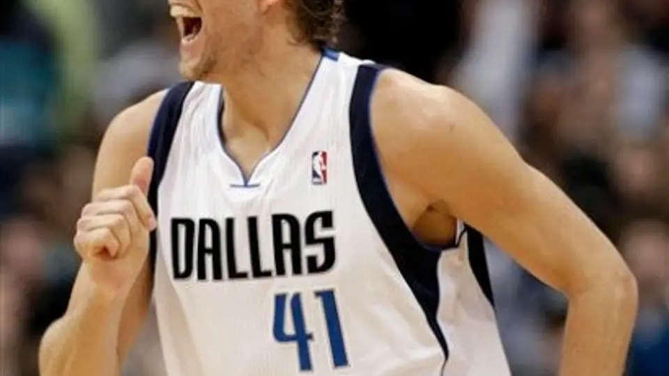 Nowitzki celebra partido mil en la NBA con triunfo de Dallas