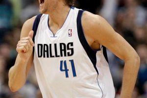 Nowitzki celebra partido mil en la NBA con triunfo de Dallas
