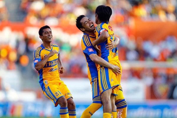 El que rompió el hielo fue Lobos al meter un golazo de tiro libre. FOTO: OSCAR RAMÍREZ