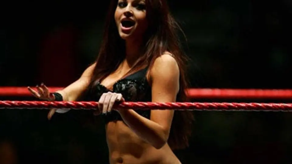 Maria Menounos y Kelly Kelly se imponen en la lucha de Divas