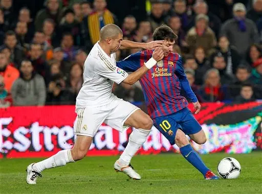 Afición del Barça llama "asesino" a Pepe