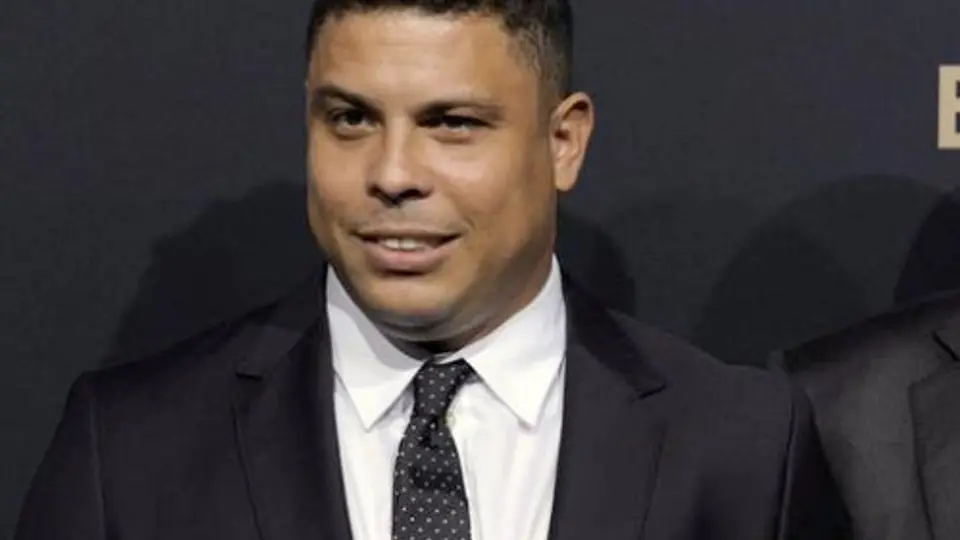 Ronaldo continúa de gira y visita al PSG