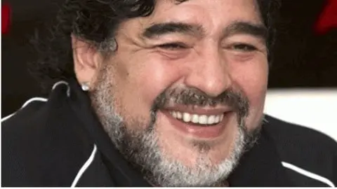 Maradona ríe cuando dicen que Messi es mejor que él