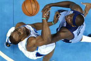 Ayón aporta 4 puntos en victoria de Hornets