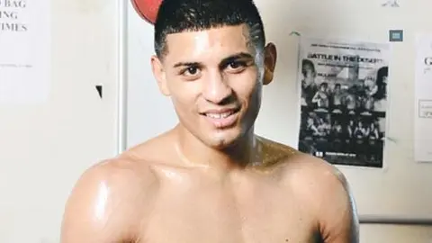 Ábner Mares apunta a Donaire