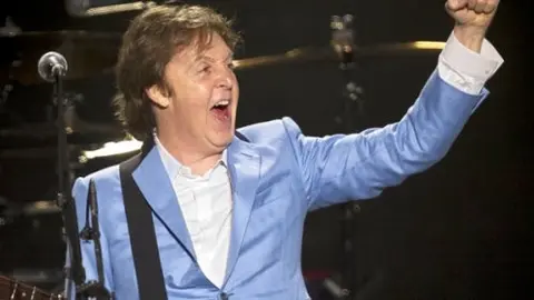 Rolfi espera que Sir Paul no estropee cancha del Azteca