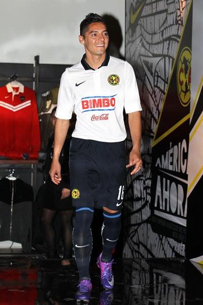 Las Águilas lucirán una playera blanca en algunos partidos del Clausura 2012 (FOTO: MIGUEL PONTÓN)