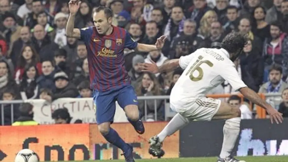Iniesta le dice a Pepe: "Cada uno es responsable de lo que hace"