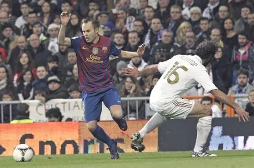 Iniesta le dice a Pepe: "Cada uno es responsable de lo que hace"