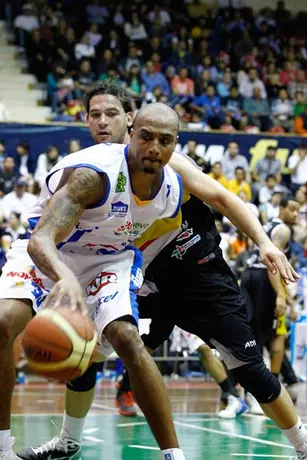 Fuerza Regia empata la serie ante Toros