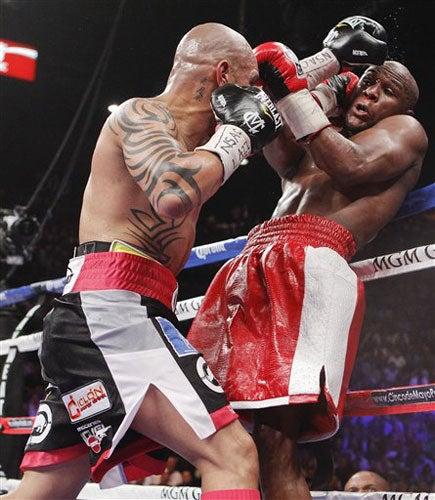 Los golpes del boricua no complicaron mucho a Floyd | AP