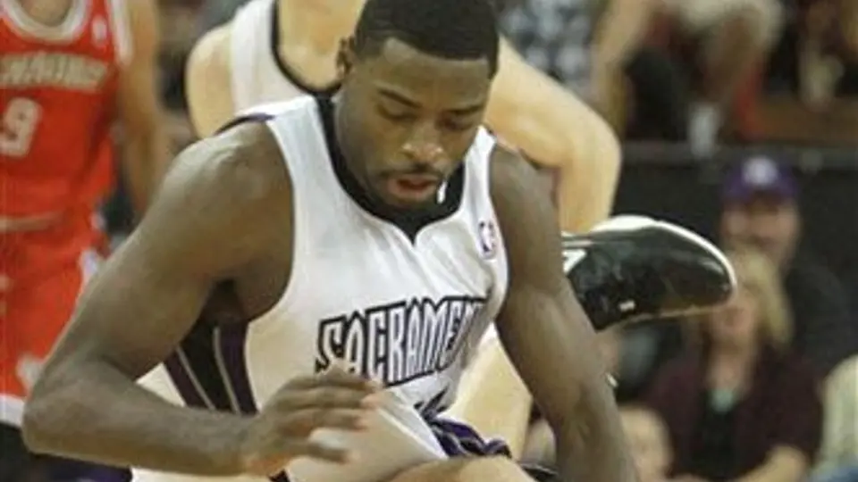 Smart debuta al frente de Kings con el triunfo 103-100 sobre Bucks