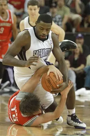 Smart debuta al frente de Kings con el triunfo 103-100 sobre Bucks