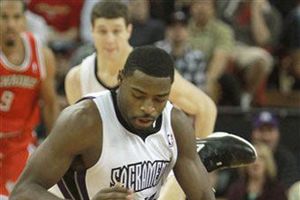 Smart debuta al frente de Kings con el triunfo 103-100 sobre Bucks