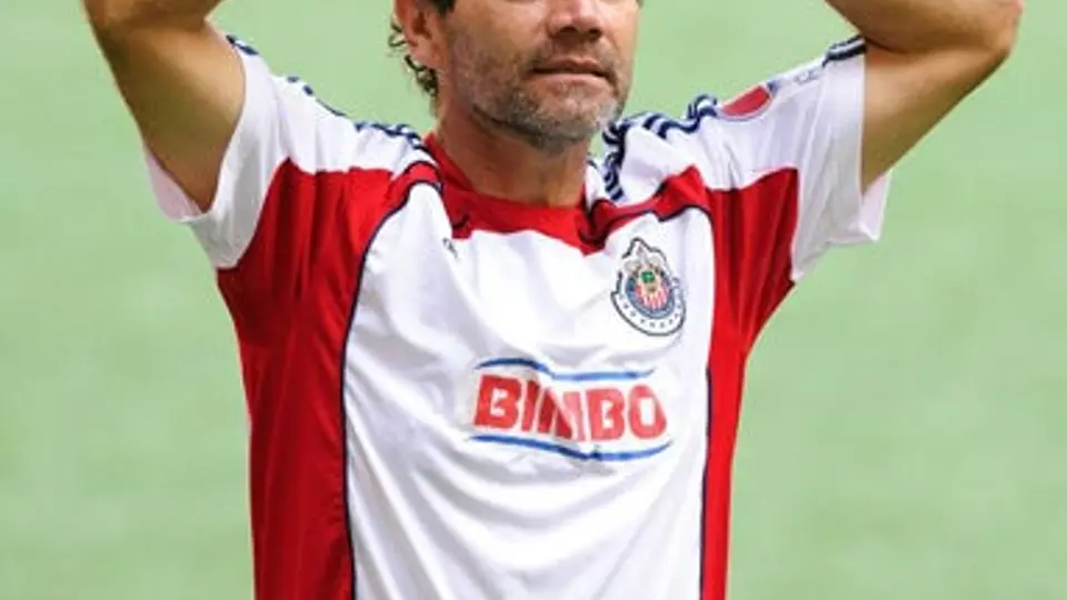 Chivas pensaría en alguien de casa para relevar a Quirarte