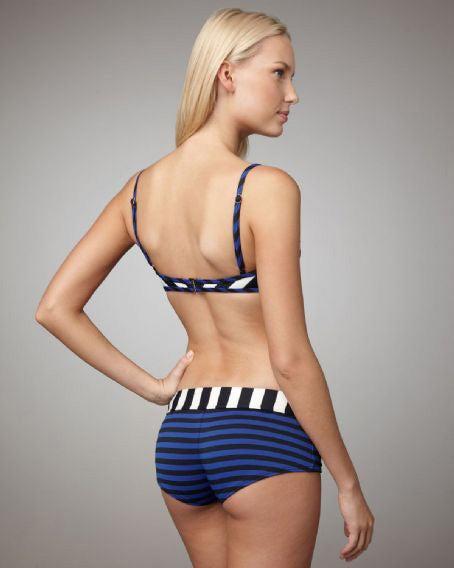 Entre los que dominan los bikinis en tonos brillantes y algunos en una sola pieza. FOTO: FANPIX