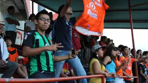 Jaguares entrenó arropado por casi cuatrocientos aficionados
