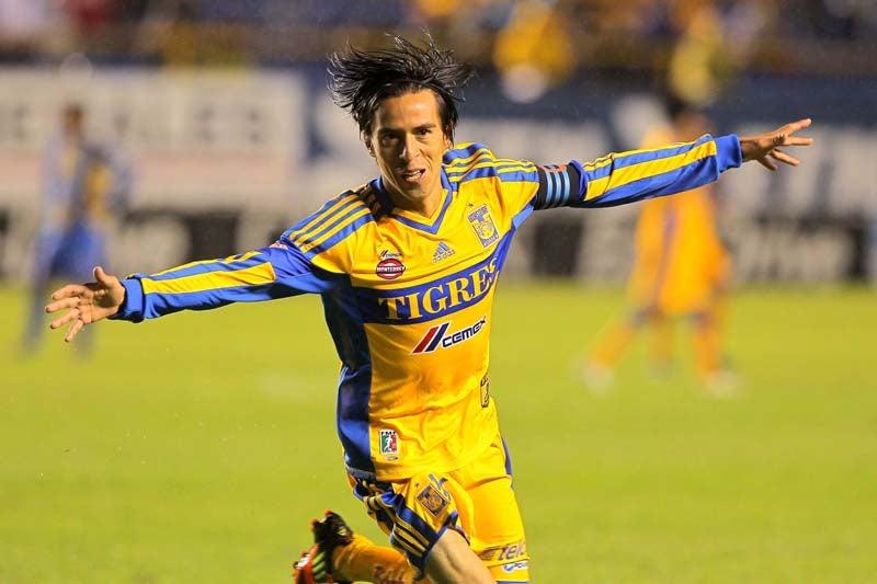 Lucas Lobos celebra su tanto, en la victoria felina, 0-2. FOTO: CIRO GUTIÉRREZ