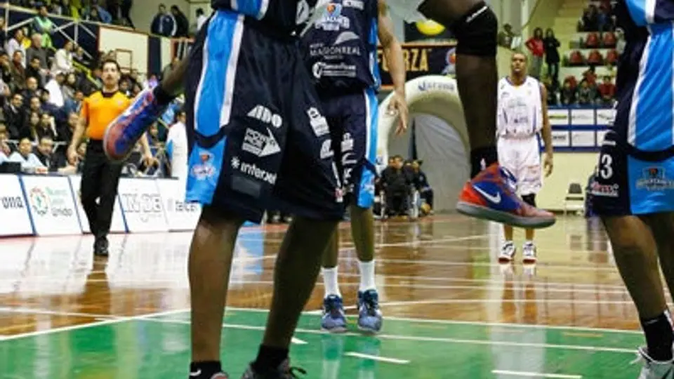 Fuerza Regia cae con sus refuerzos ante Huracanes