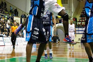 Fuerza Regia cae con sus refuerzos ante Huracanes