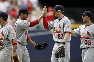 Cardenales hunden más a los Bravos