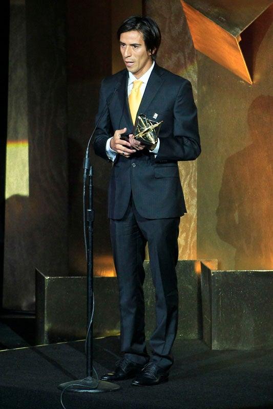 Lucas Lobos (Tigres) gana el Balón de Oro al Mejor Medio Ofensivo y al Mejor Jugador. FOTO: MIGUEL PONTÓN