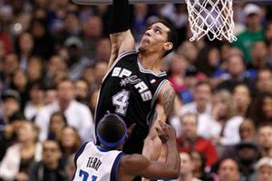 Dallas se queda con el triunfo 101-100 ante Spurs