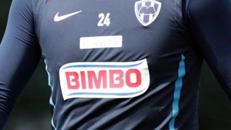 Chupete Suazo entrena con Rayados a la espera de una oferta