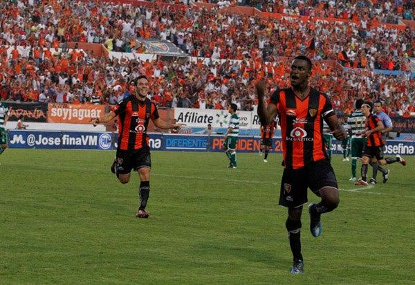 Jackson Martínez marca el segundo tanto de jaguares al minuto 32 | EFE