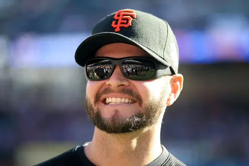 Boston contrató al jardinero Cody Ross