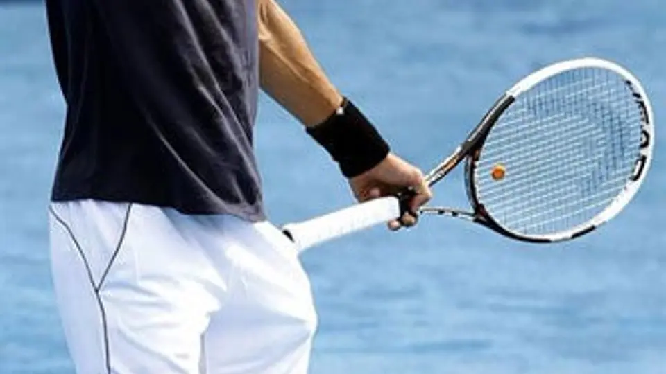 Djokovic se suma a Nadal y critica la cancha azul en Madrid