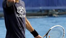 Djokovic se suma a Nadal y critica la cancha azul en Madrid