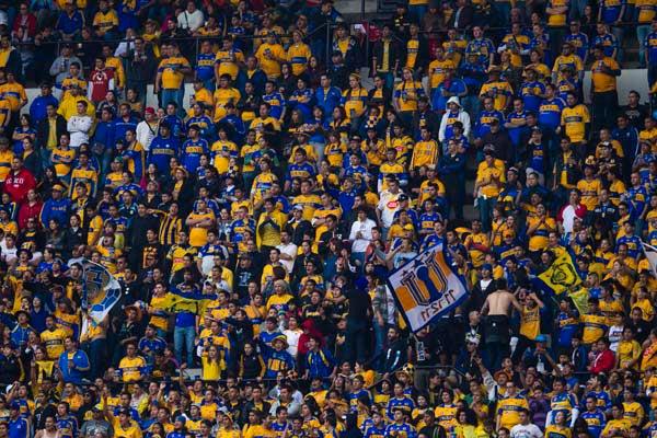 La afición de tigres llegó en buen numero. FOTO: CÉSAR VICUÑA