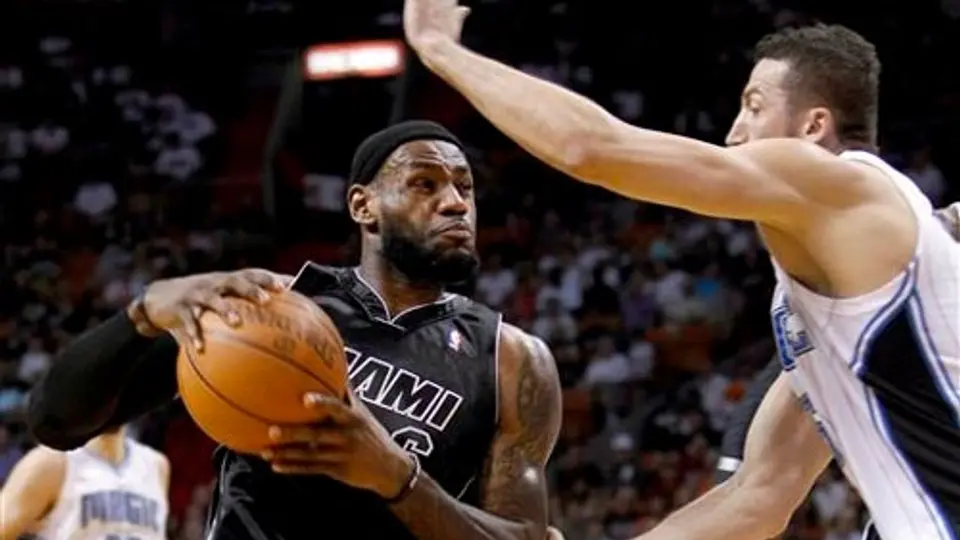 Miami hila seis triunfos tras imponerse al Magic