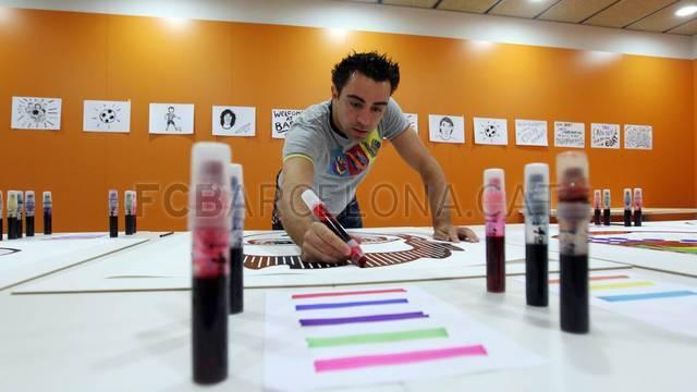 Xavi, Iniesta, Puyol, Messi y Piqué colorearon sus retratos. FOTO: fcbarcelona.es